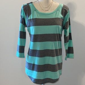 NWOT Derek🤍Heart Top